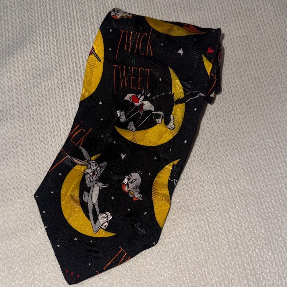 Looney Tunes Mania 90’s Twick or Tweet Black Tie Bugs Sylvester Taz Tweety Bird